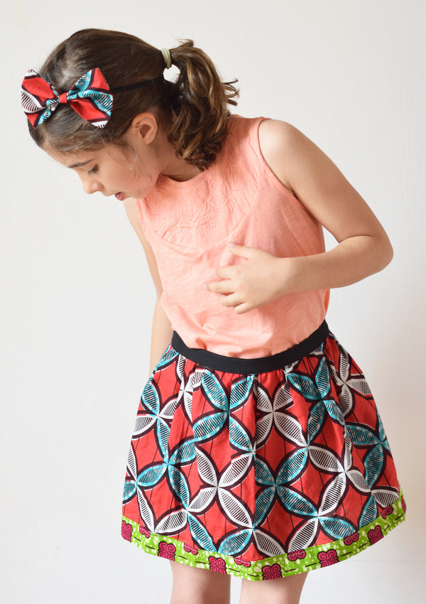 Cora & Lea - Niña- falda New Order. African Wax-Print, Estampado geométrico rojo, azul y blanco. 